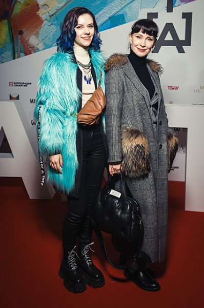 Dress Code. В Москве открылась ярмарка современного искусства. Среди гостей — Тимати, Полина Аскери, Ирина Безрукова