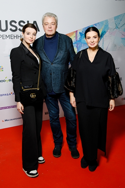 Dress Code. В Москве открылась ярмарка современного искусства. Среди гостей — Тимати, Полина Аскери, Ирина Безрукова