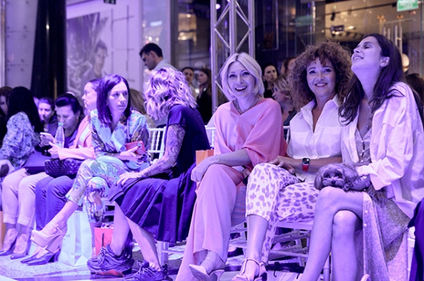 Dress Code. В Москве прошел модный показ. Среди гостей — Аврора, Ирина Безрукова, Маша Цигаль