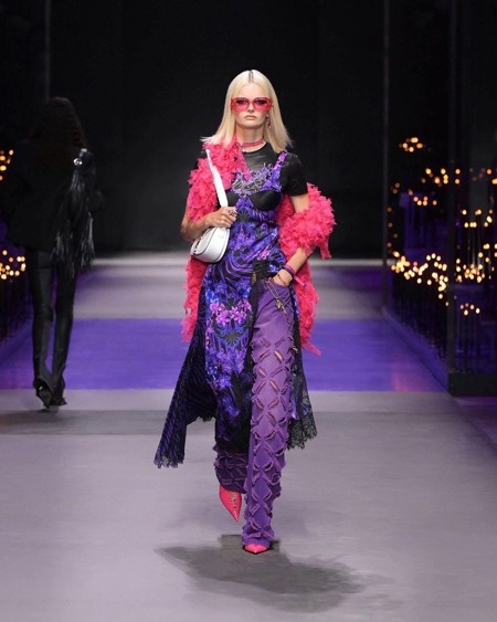 Неделя моды в Милане: Ирина Шейк, Пэрис Хилтон, Эмили Ратаковски на показе Versace